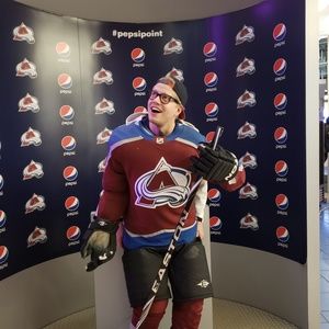 Meet your Posher, Devin